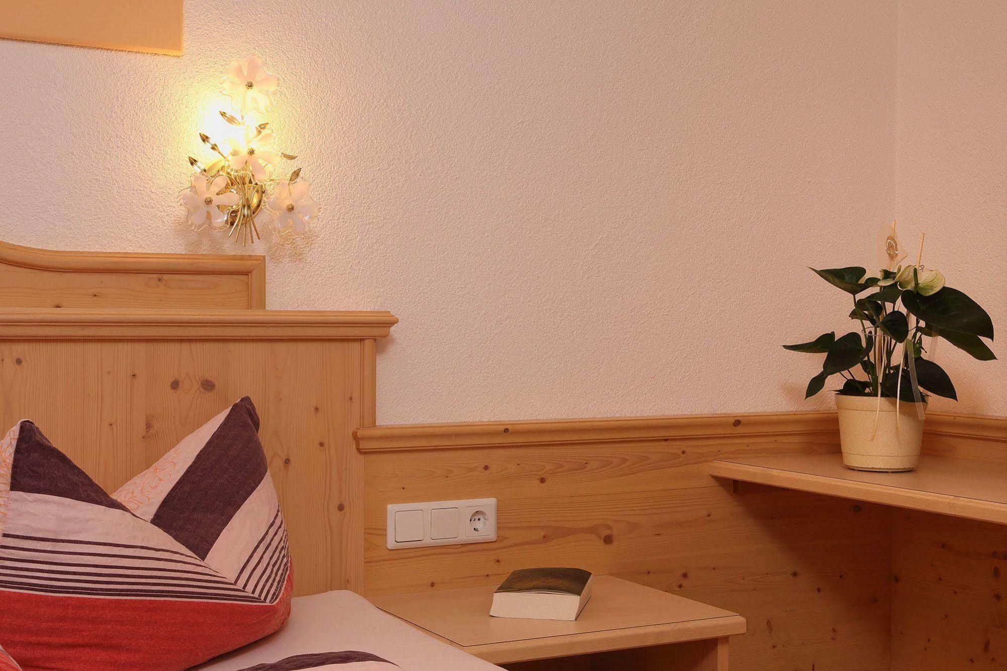 Affittacamere Gaestehaus Renate 2*